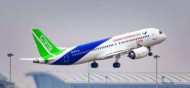 国产漂亮的小飞机视频,翱翔蓝天，科技力量闪耀