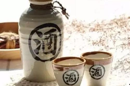 韩国人喝国产白酒视频,口感大揭秘！